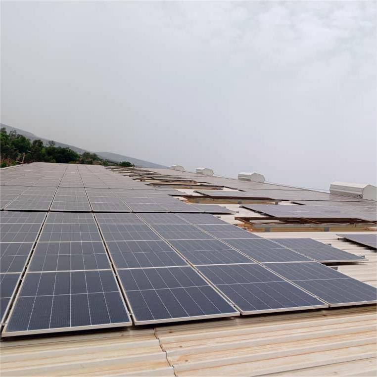 Projekt-Update | 650 kW Mini-Solaranlage mit Stehfalzdach aus Metall in Mali, Afrika