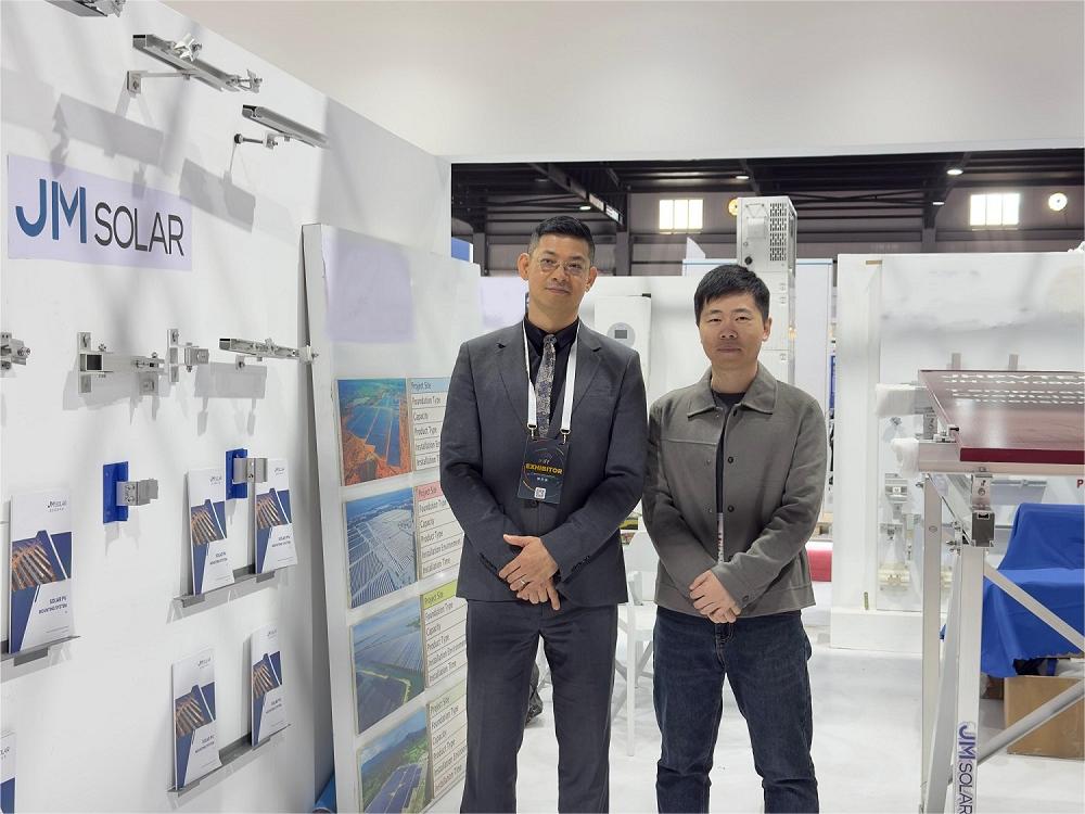 Ausstellungsrezension | JinMega im Irak!